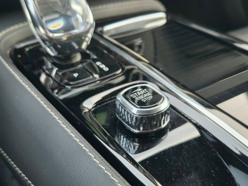 Volvo S60 2024 Musta
