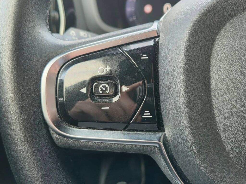 Volvo S60 2024 Musta