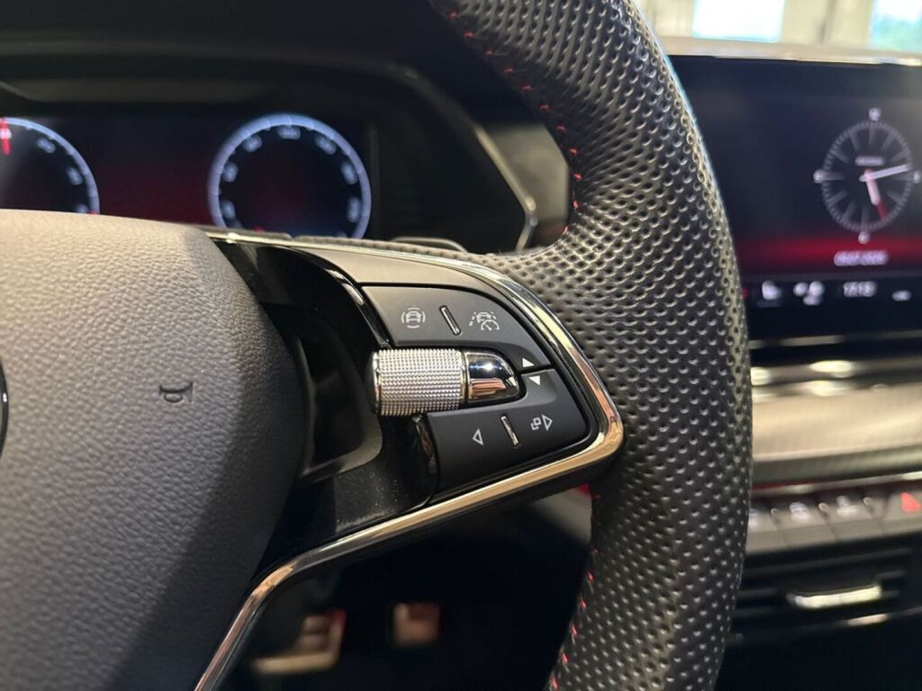 Skoda Octavia 2024 Harmaa