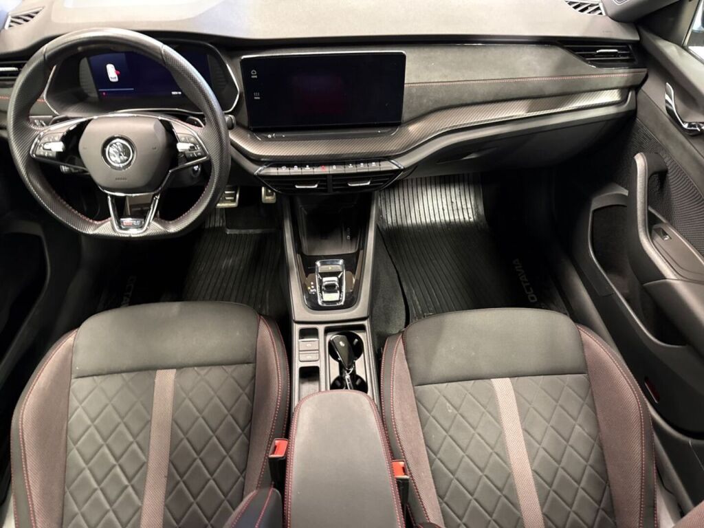 Skoda Octavia 2024 Harmaa