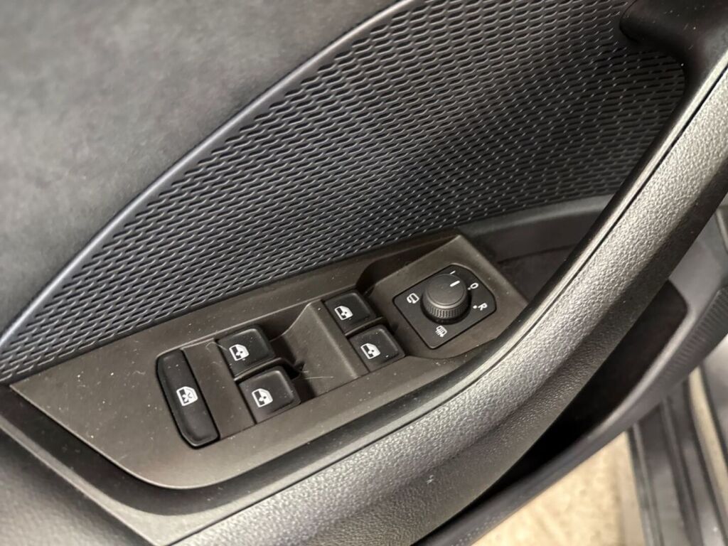 Skoda Octavia 2024 Harmaa