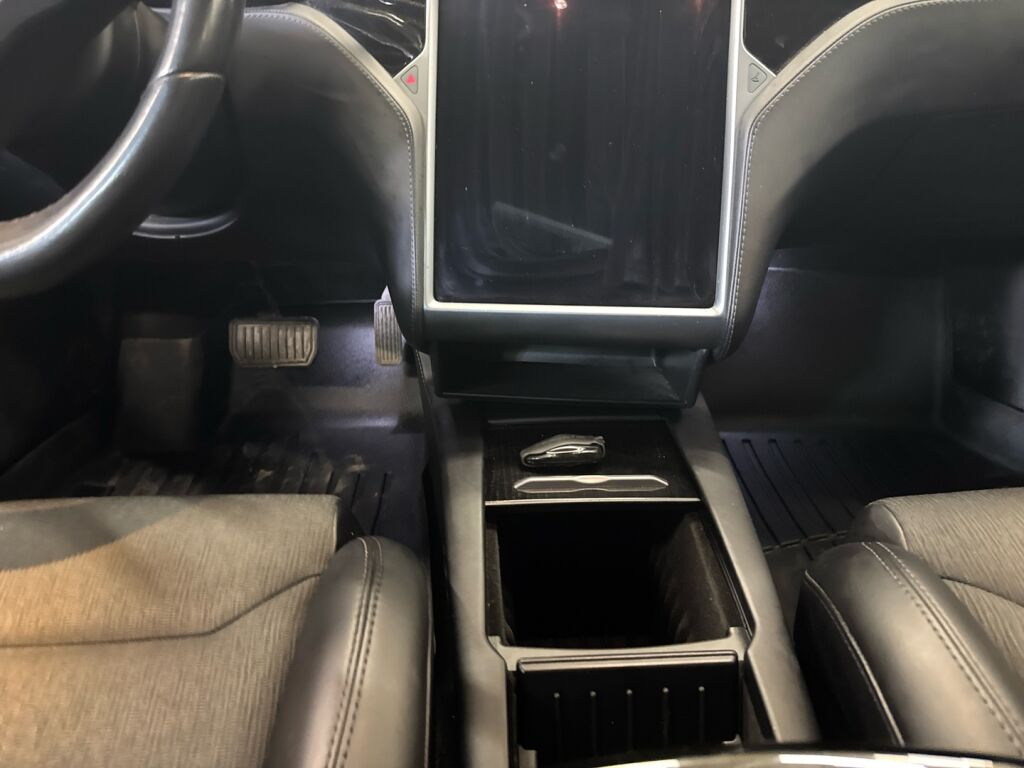 Tesla Model S 2018 Musta