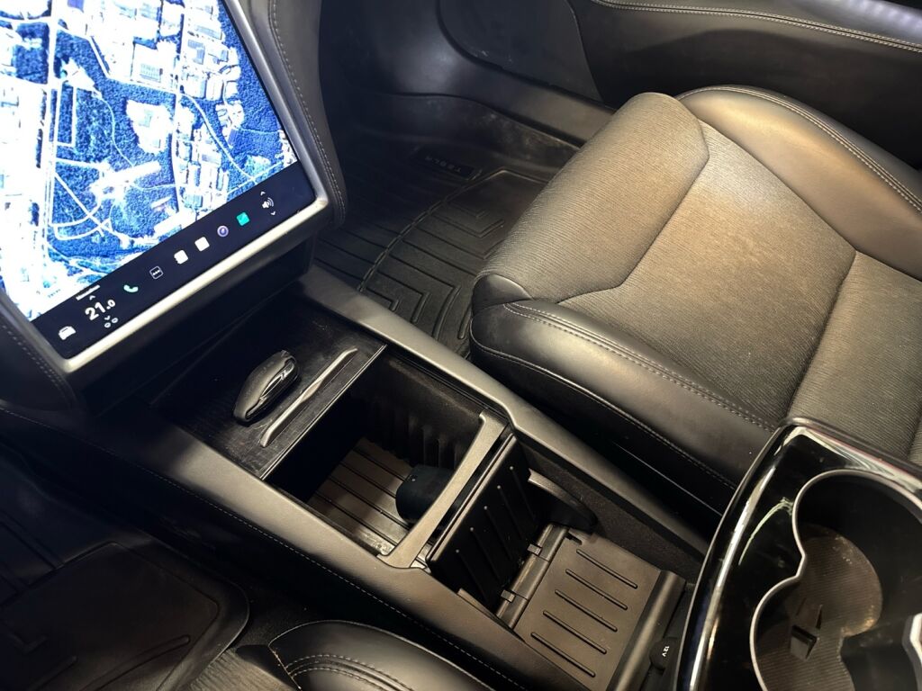 Tesla Model S 2018 Musta