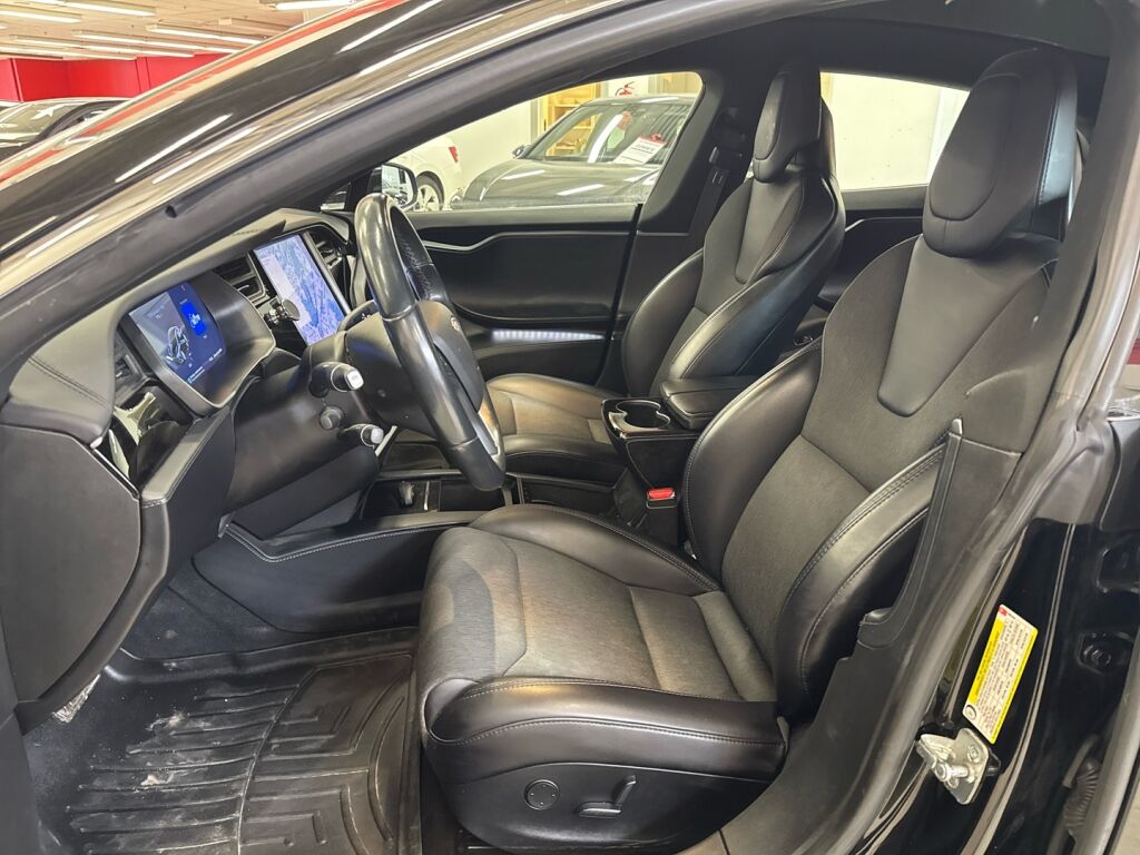Tesla Model S 2018 Musta