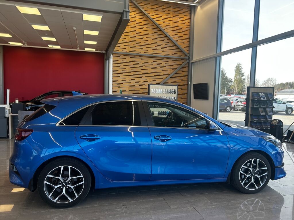 Kia Ceed 2023 Sininen