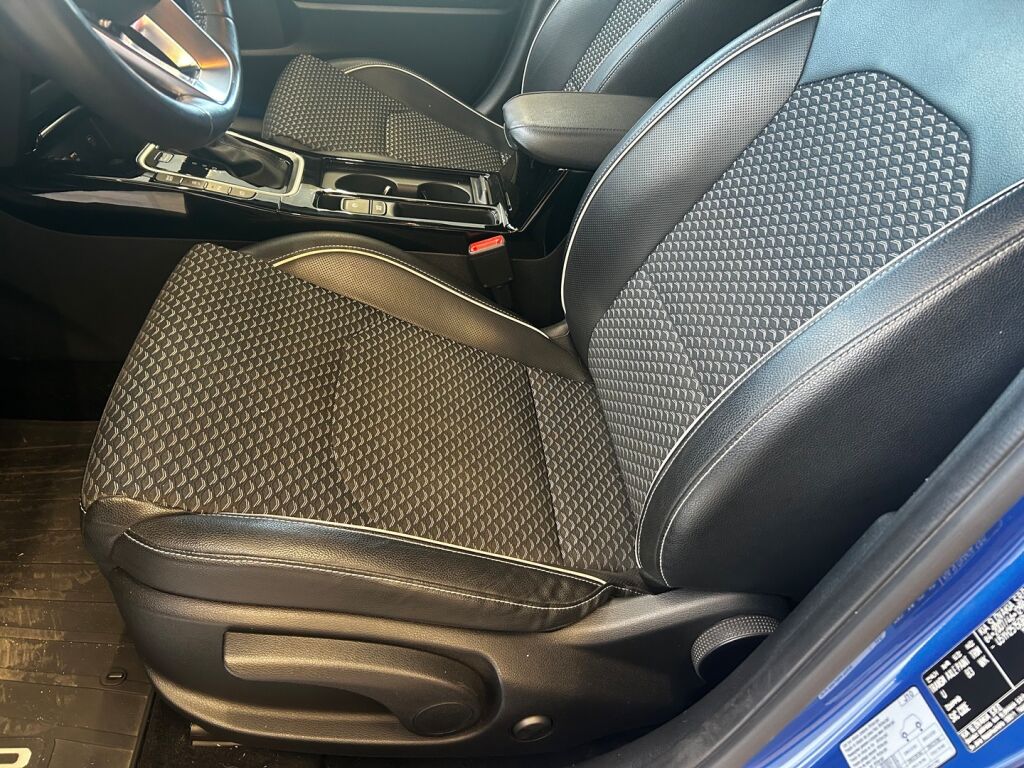 Kia Ceed 2023 Sininen