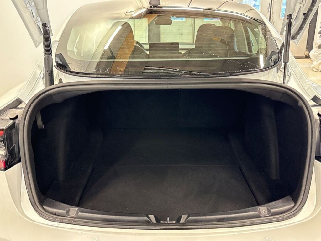 Tesla Model 3 2021 Valkoinen