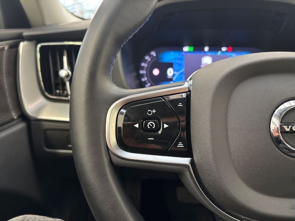 Volvo XC60 2024 Sininen