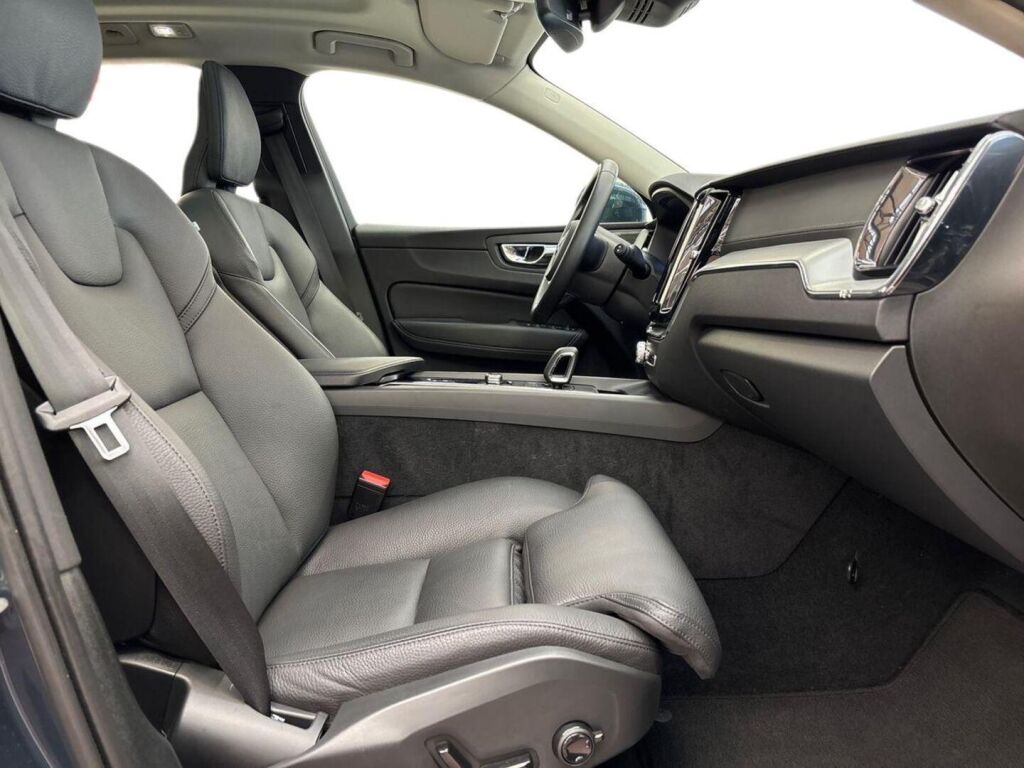 Volvo XC60 2024 Sininen