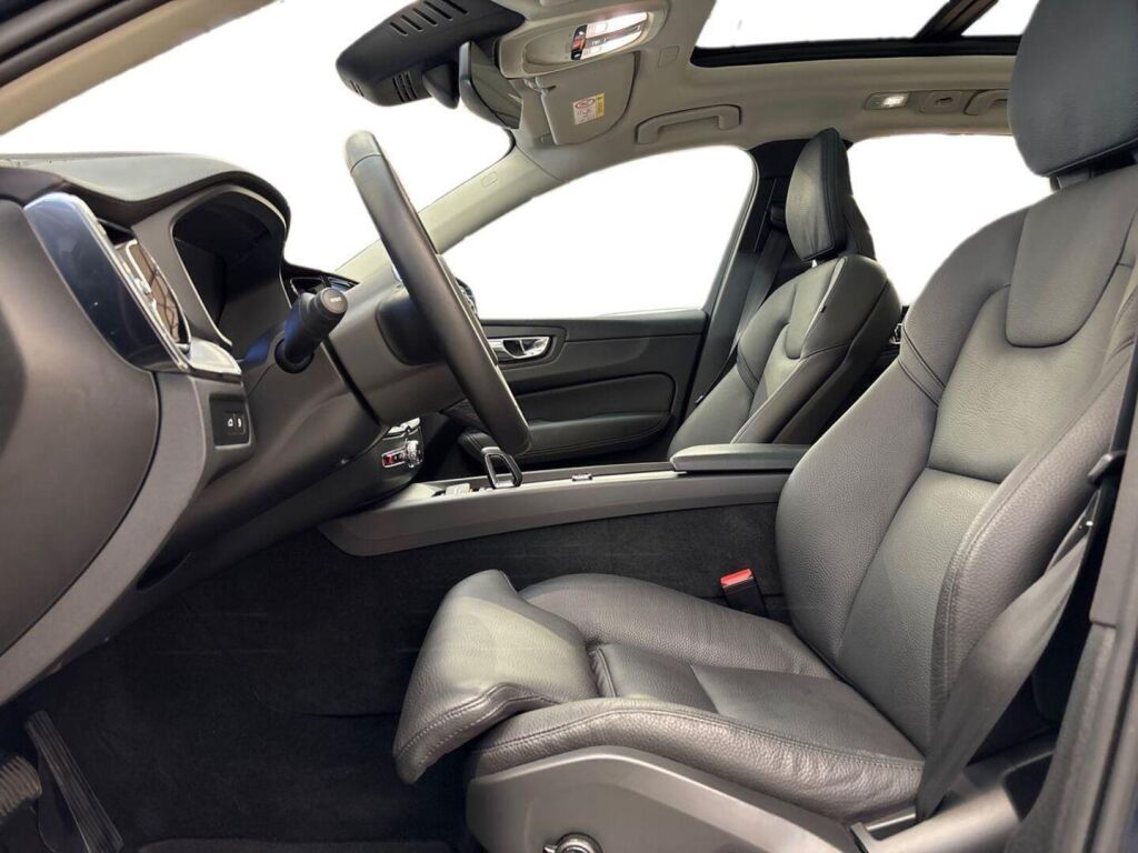 Volvo XC60 2024 Sininen