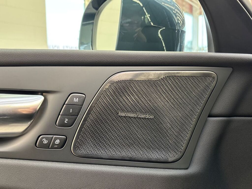 Volvo XC60 2024 Sininen