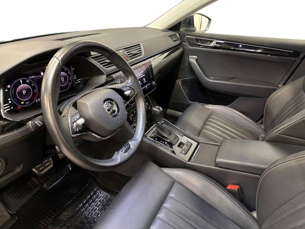 Skoda Superb 2021 Harmaa
