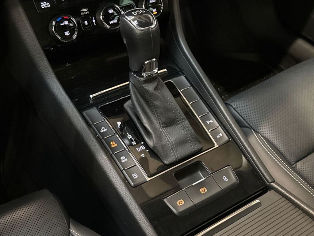 Skoda Superb 2021 Harmaa
