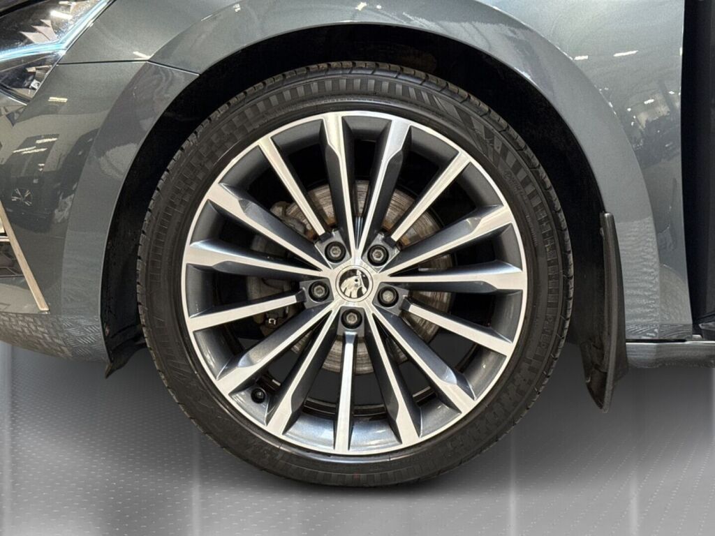 Skoda Superb 2021 Harmaa