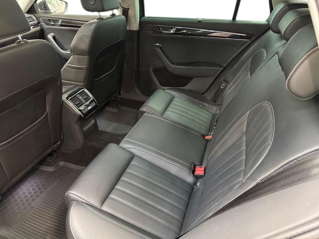 Skoda Superb 2021 Harmaa