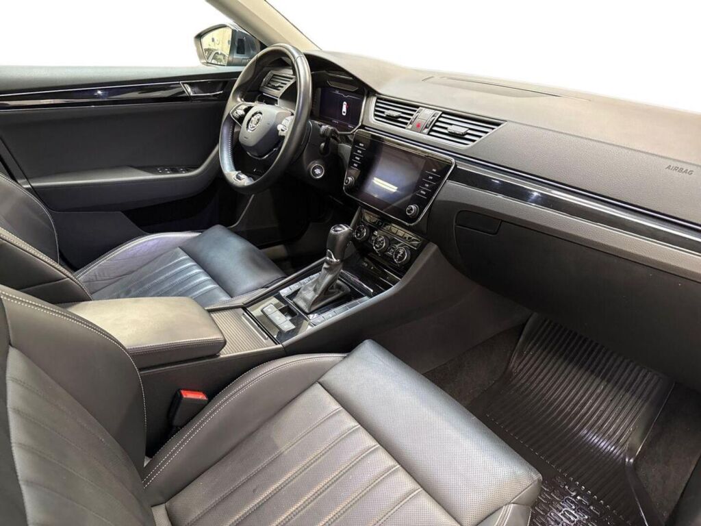 Skoda Superb 2021 Harmaa