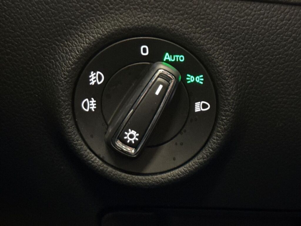 Skoda Superb 2021 Harmaa