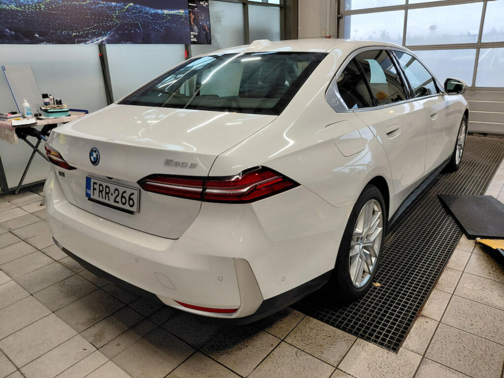 BMW 530 2024 Valkoinen