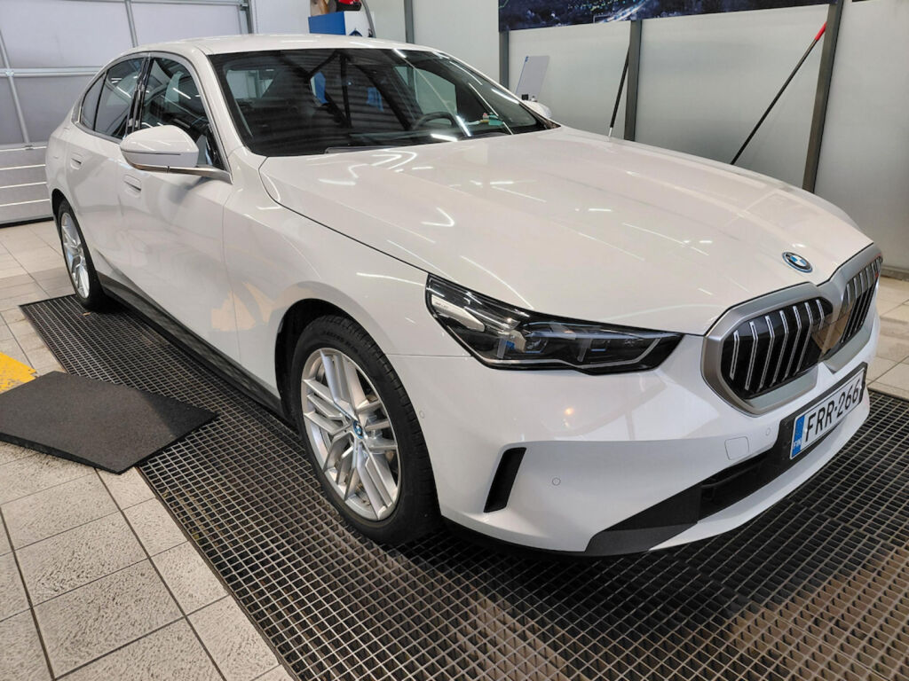 BMW 530 2024 Valkoinen