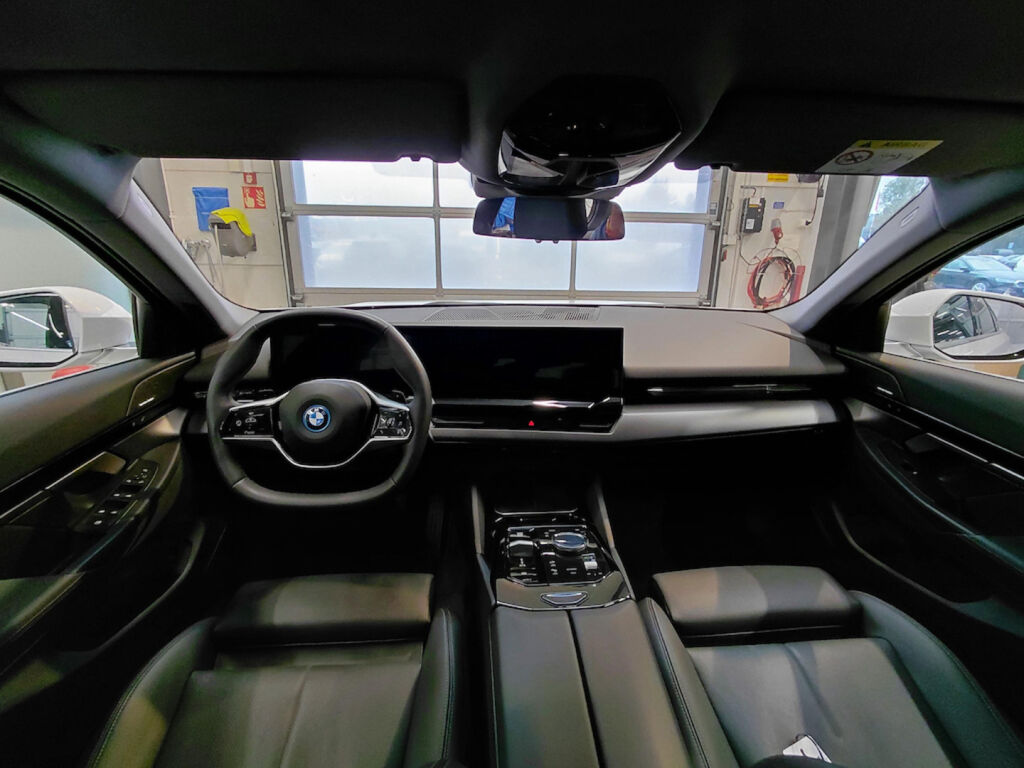 BMW 530 2024 Valkoinen