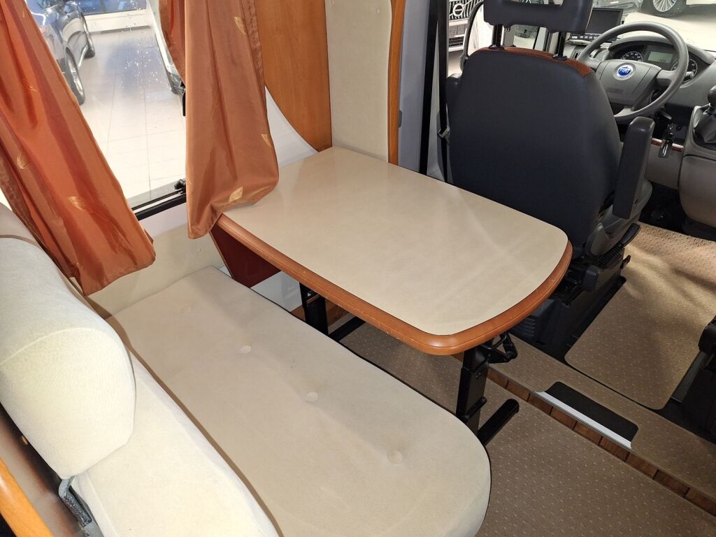 Hobby Toscana D 650 ES 2007 Valkoinen