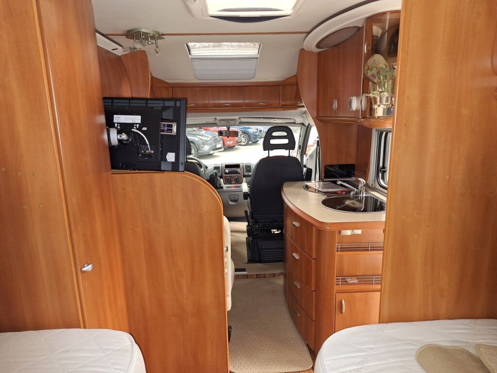 Hobby Toscana D 650 ES 2007 Valkoinen