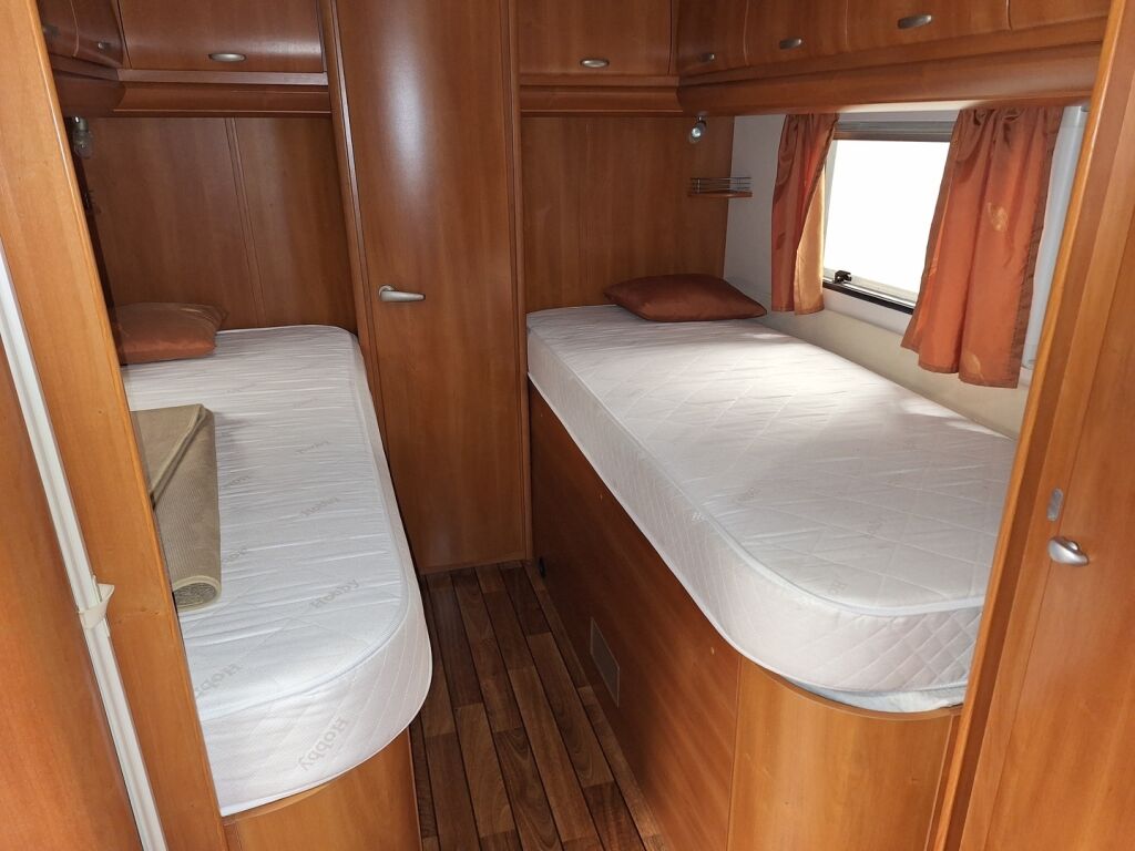 Hobby Toscana D 650 ES 2007 Valkoinen