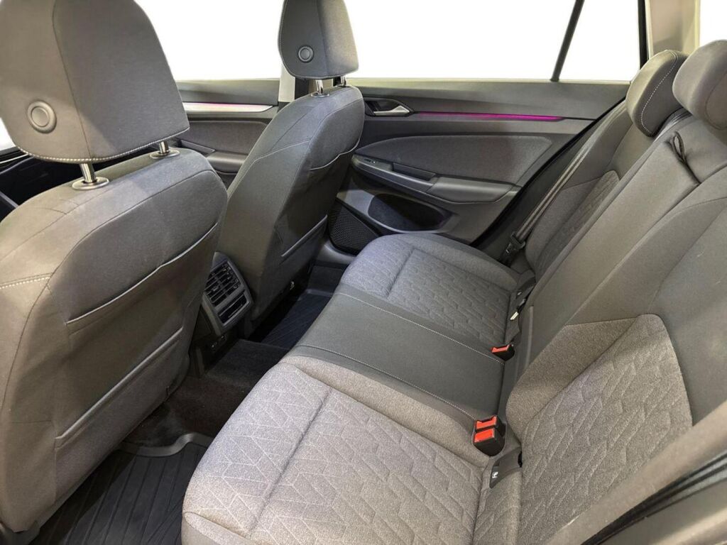 Volkswagen Golf 2025 Musta