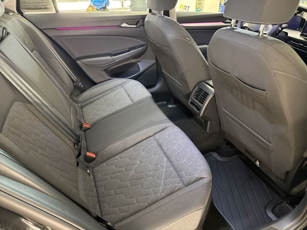 Volkswagen Golf 2025 Musta