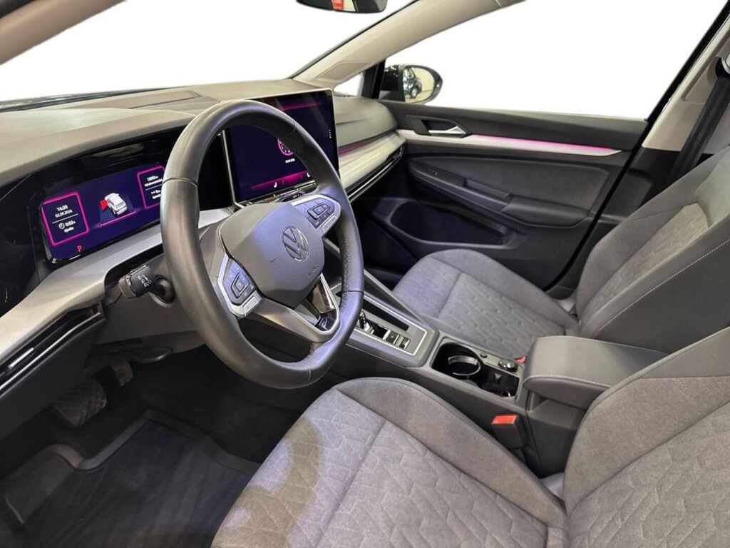 Volkswagen Golf 2025 Musta