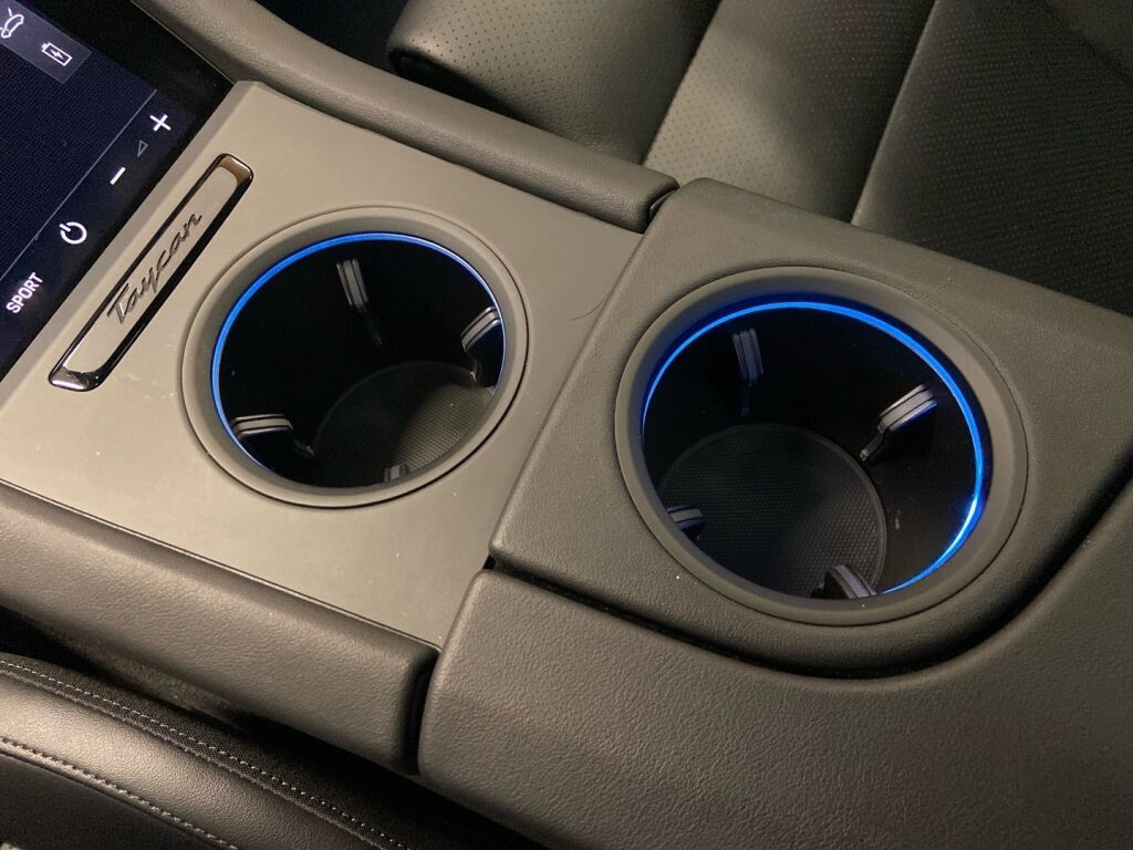 Porsche Taycan 2023 Musta