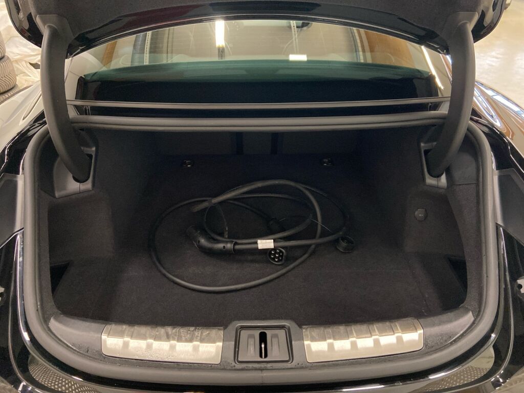 Porsche Taycan 2023 Musta