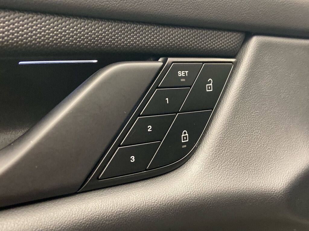 Porsche Taycan 2023 Musta