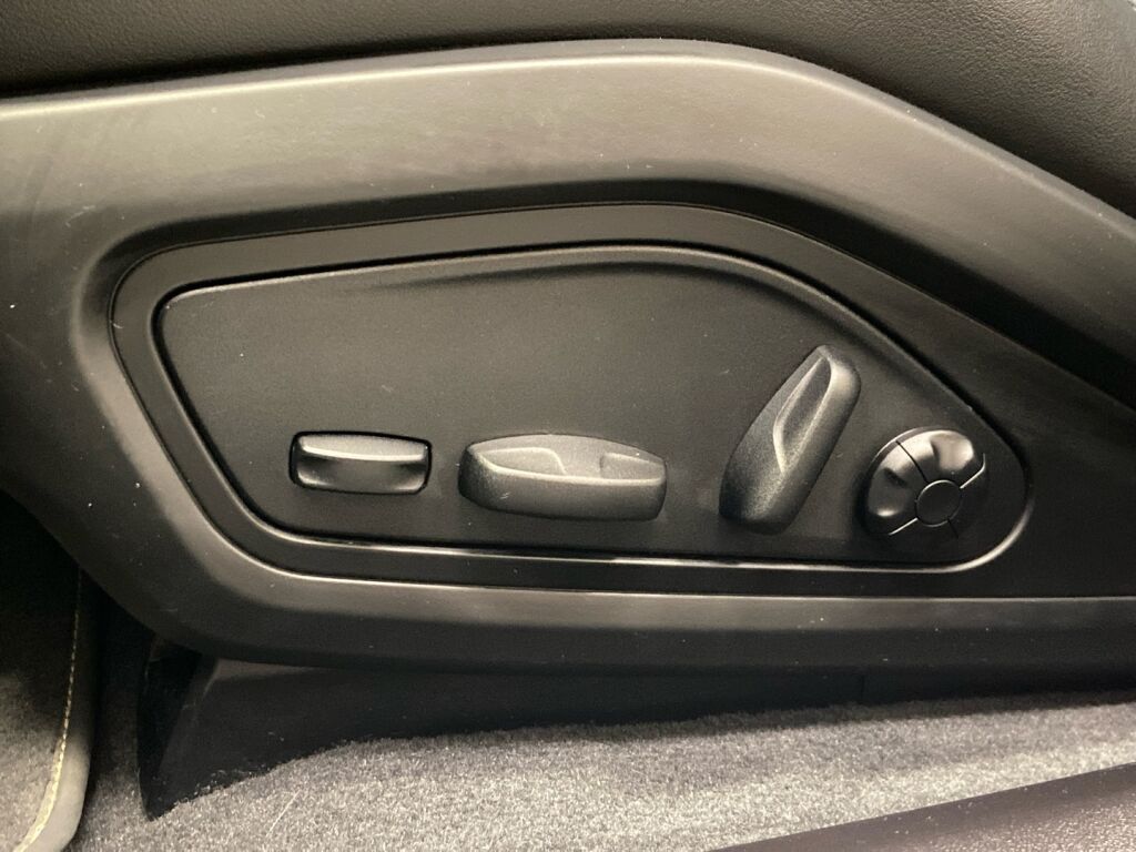 Porsche Taycan 2023 Musta