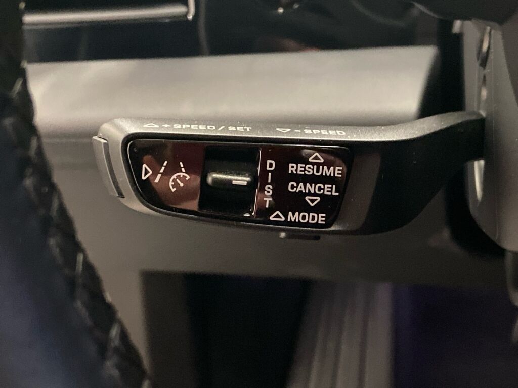 Porsche Taycan 2023 Musta