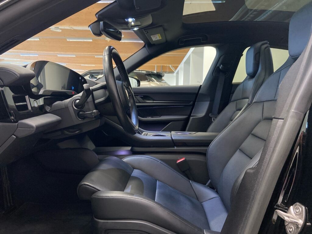 Porsche Taycan 2023 Musta