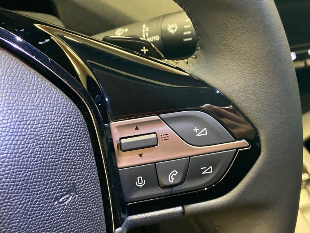 Peugeot 408 2024 Sininen