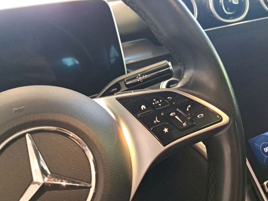 Mercedes-Benz C 2022 Musta