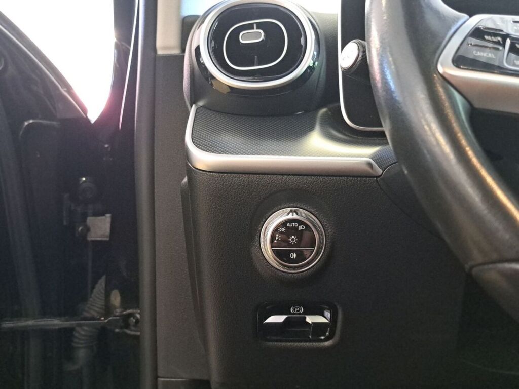 Mercedes-Benz C 2022 Musta