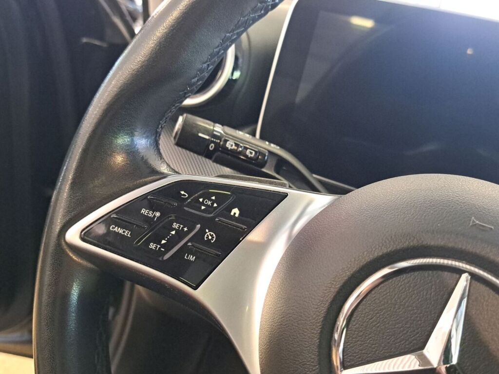 Mercedes-Benz C 2022 Musta