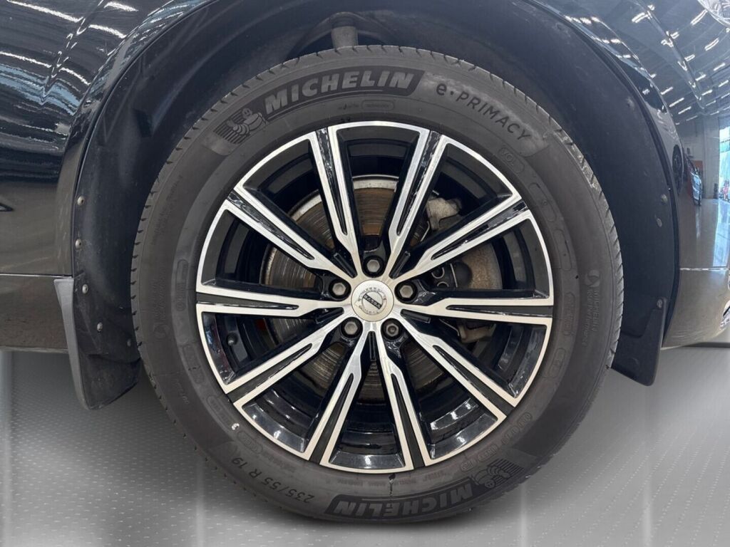 Volvo XC60 2020 Musta