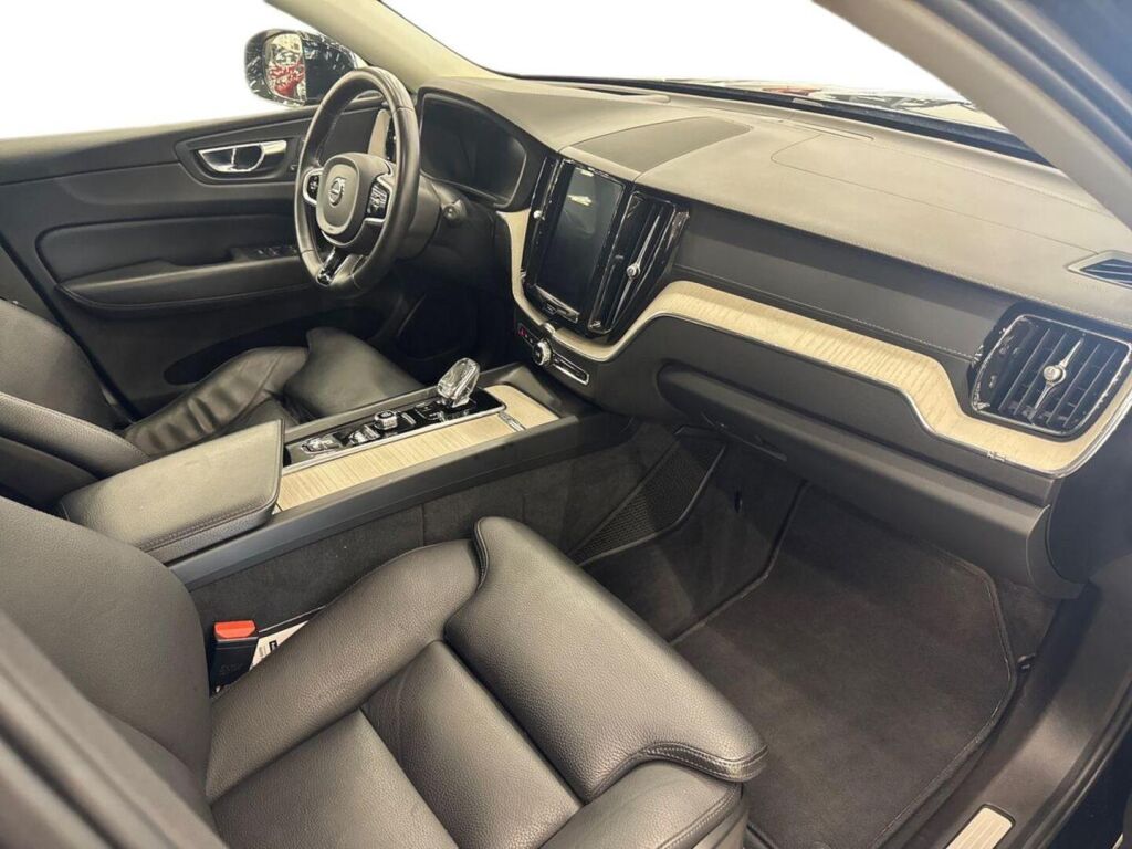 Volvo XC60 2020 Musta