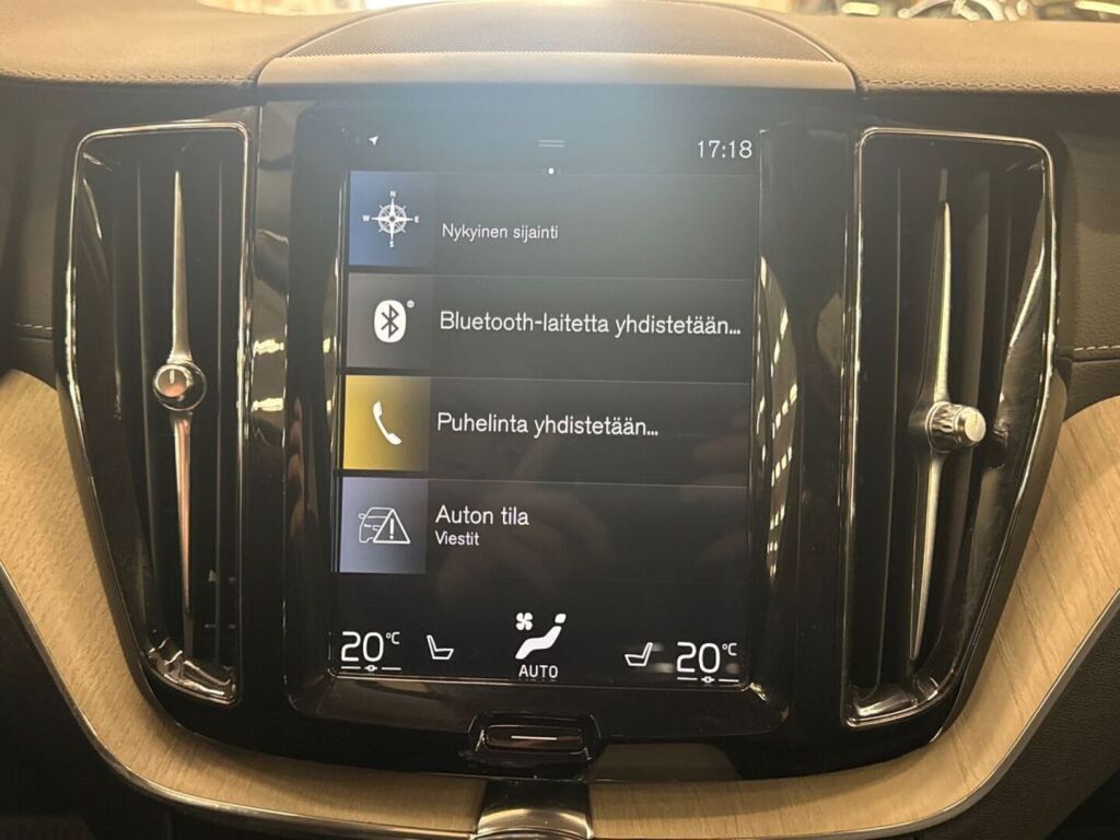 Volvo XC60 2020 Musta
