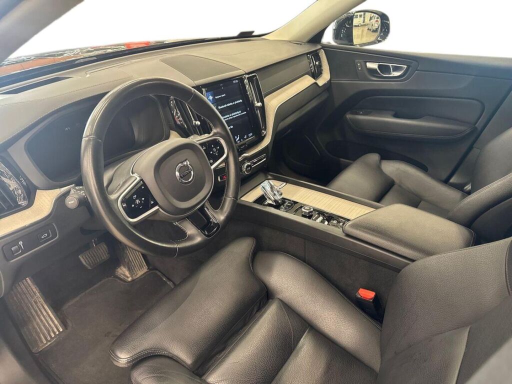 Volvo XC60 2020 Musta