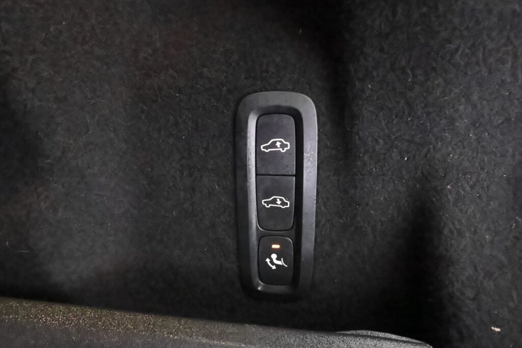 Volvo XC60 2020 Valkoinen