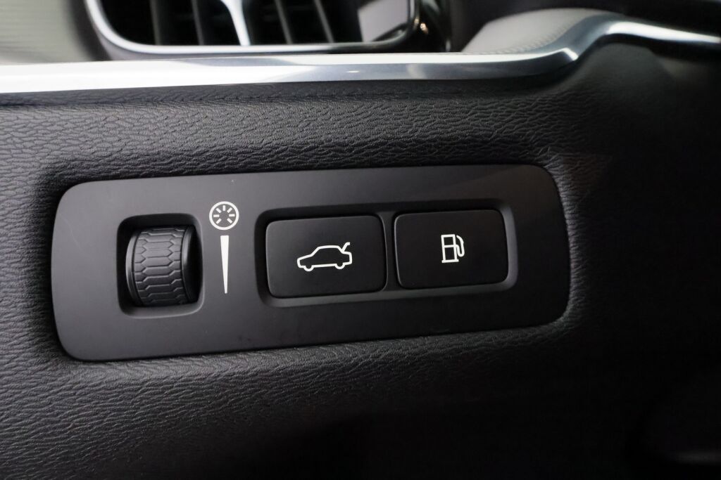 Volvo XC60 2020 Valkoinen