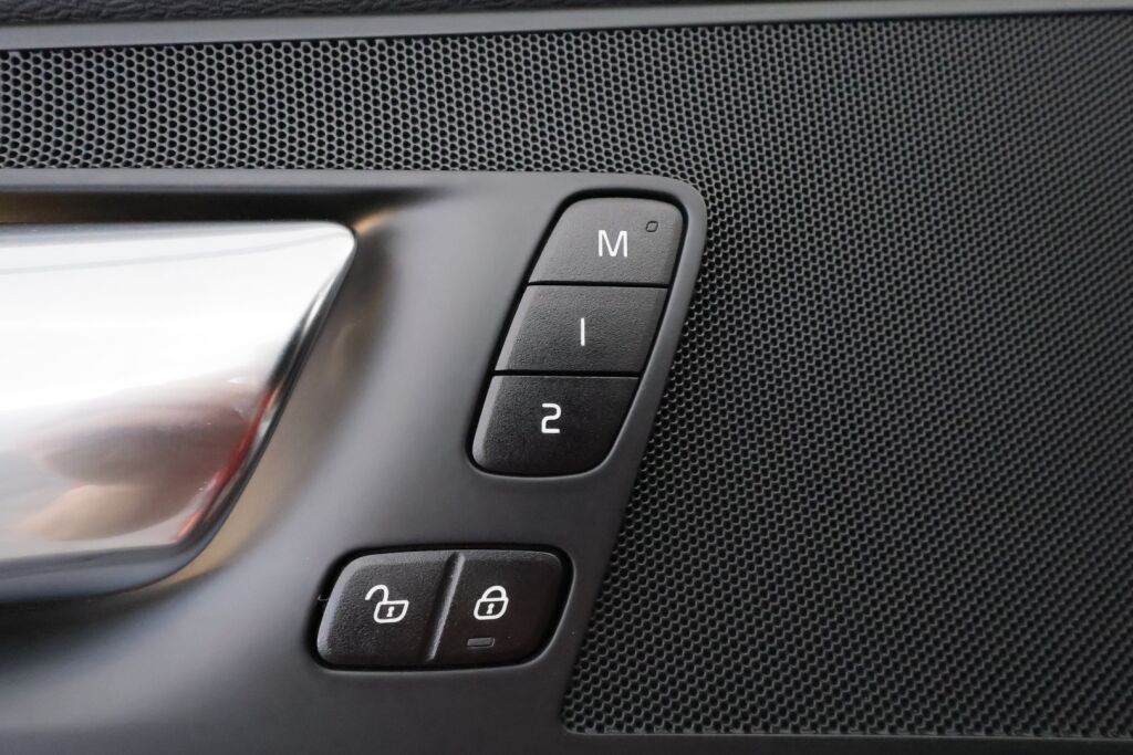 Volvo XC60 2020 Valkoinen