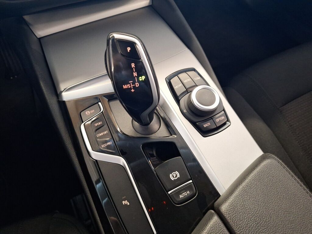 BMW 520 2020 Musta