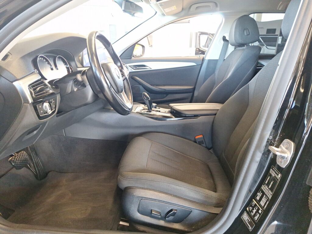 BMW 520 2020 Musta