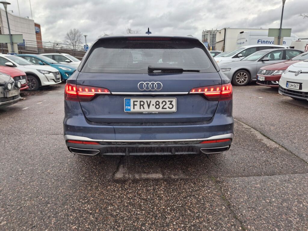 Audi A4 2020 Sininen
